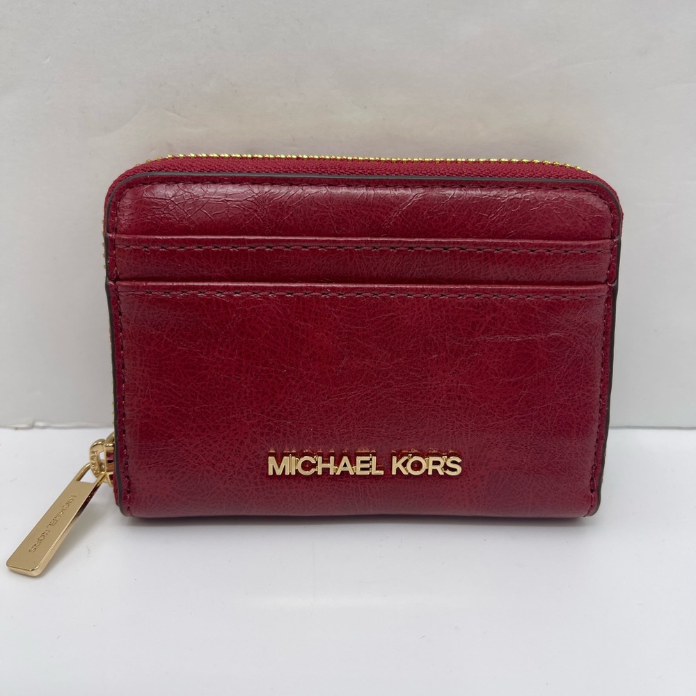MICHAEL KORS Jet Set Medium Distressed Zip Around Card Case
Cherry 
NWT